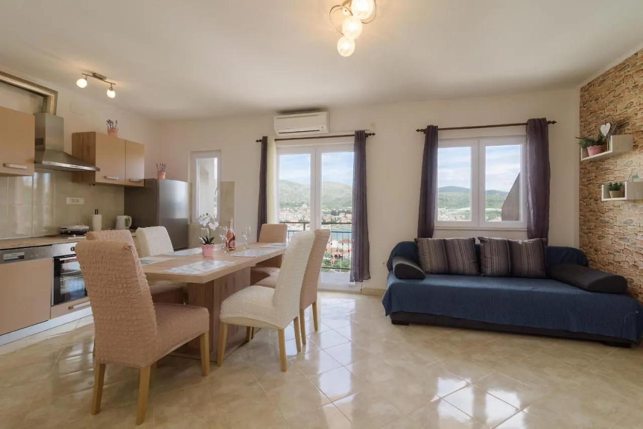 تروغير Apartmani Topcic 0*,