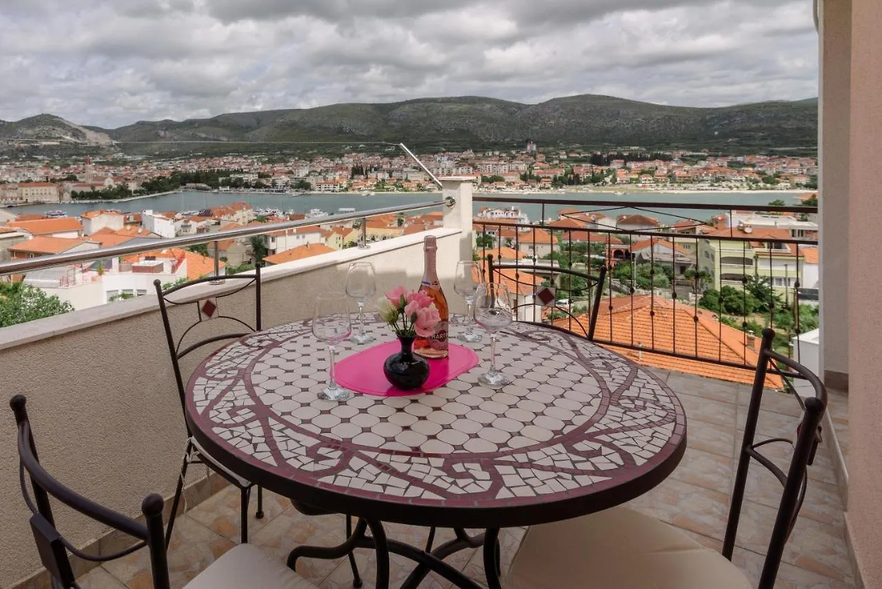 تروغير Apartmani Topcic شقة